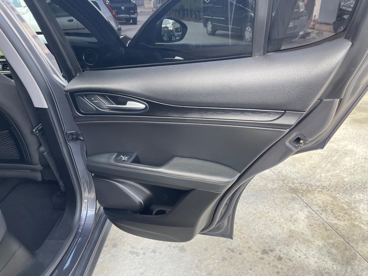 Alfa Romeo Stelvio 2.2 Turbodiesel 180 CV AT8 Q4 Business