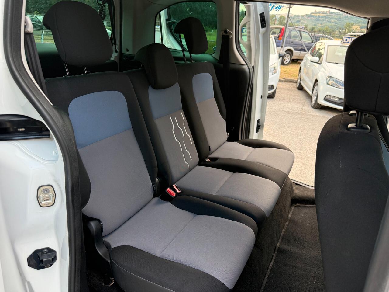 "5 POSTI" Peugeot Partner Tepee BlueHdi