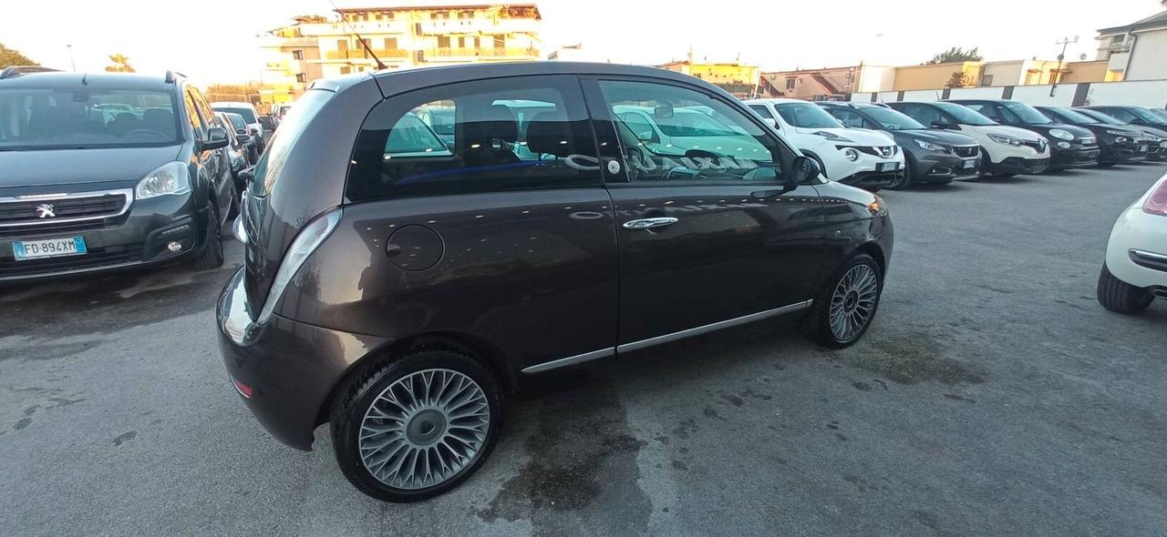 Lancia Ypsilon 1.4 Argento Ecochic GPL