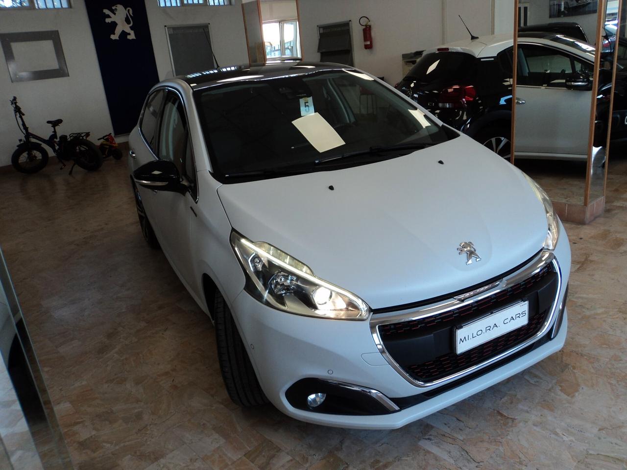 Peugeot 208 BlueHDi 100 5p. GT Line ICE White