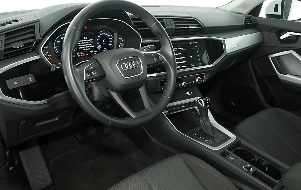 Audi Q3 45 TFSI e S tronic Business