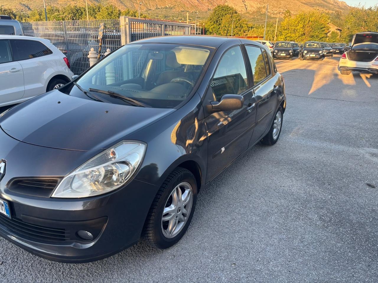 Renault Clio 1.2 16V 5 porte Le Iene occasione