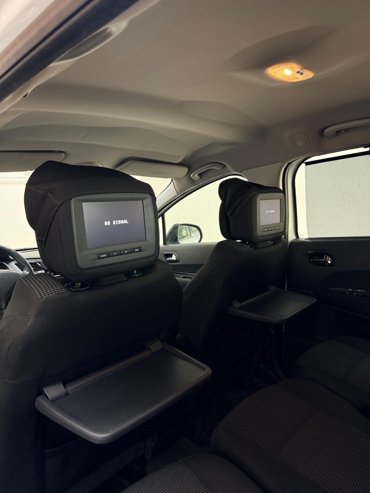 Peugeot 5008 1.6 HDi 112CV cambio robotizzato Féline 05/2011 Euro 5 Neopatentati