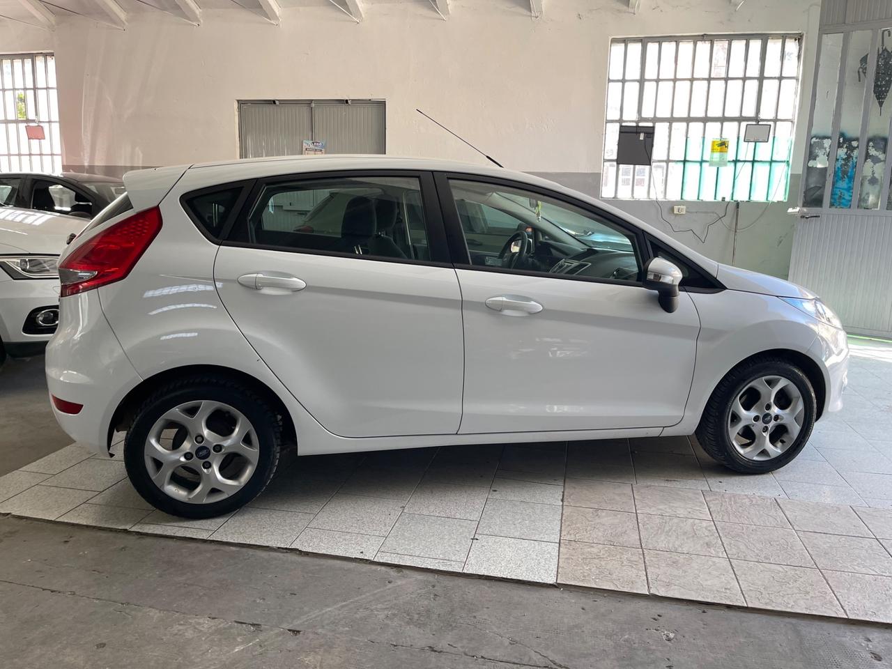 Ford Fiesta Ikon 1.4 5 porte Bz.- GPL