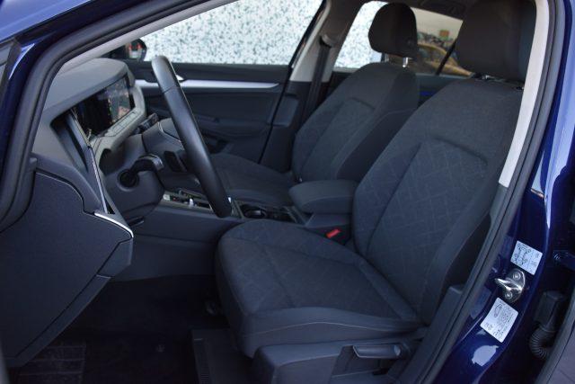 VOLKSWAGEN Golf 1.0 eTSI EVO DSG Life *Luci ambiente*