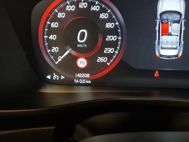 VOLVO XC40 B4 AWD automatico Momentum