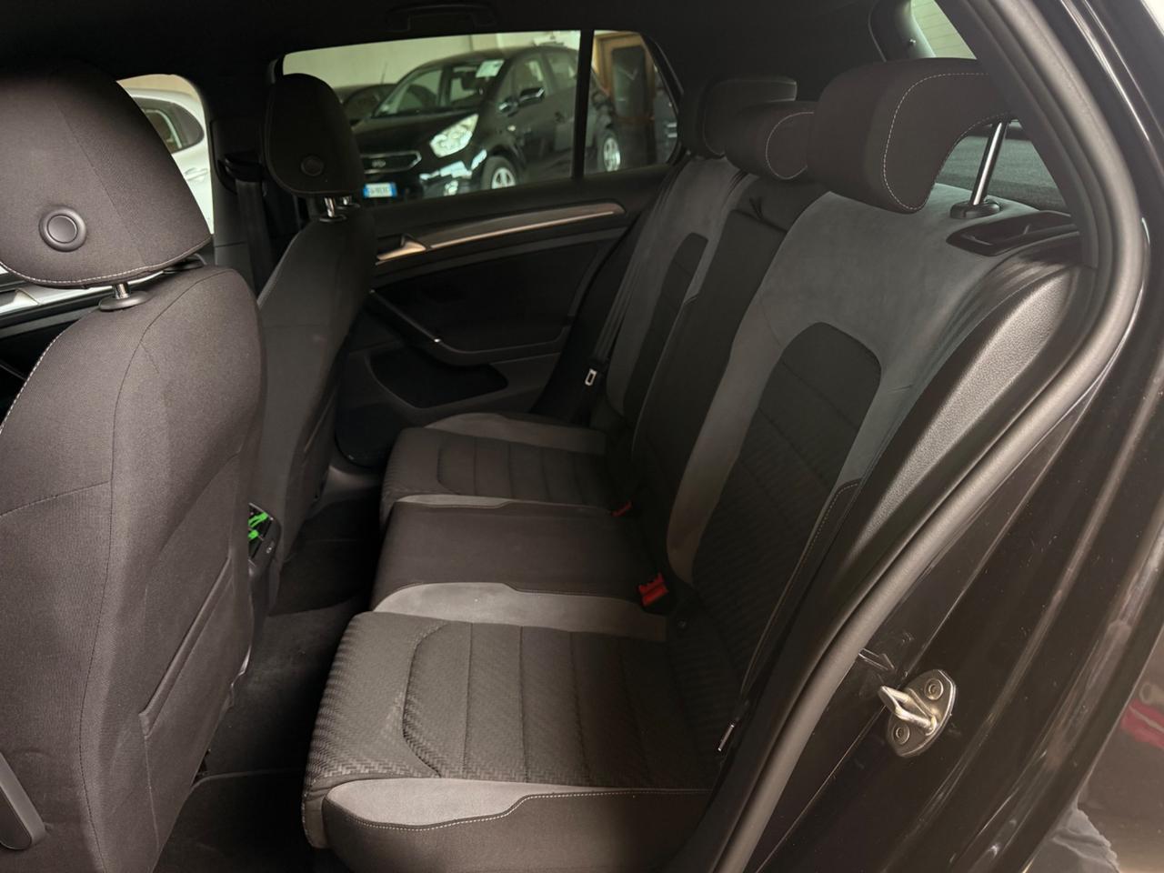Volkswagen Golf 2.0 TDI 5p. R-Line