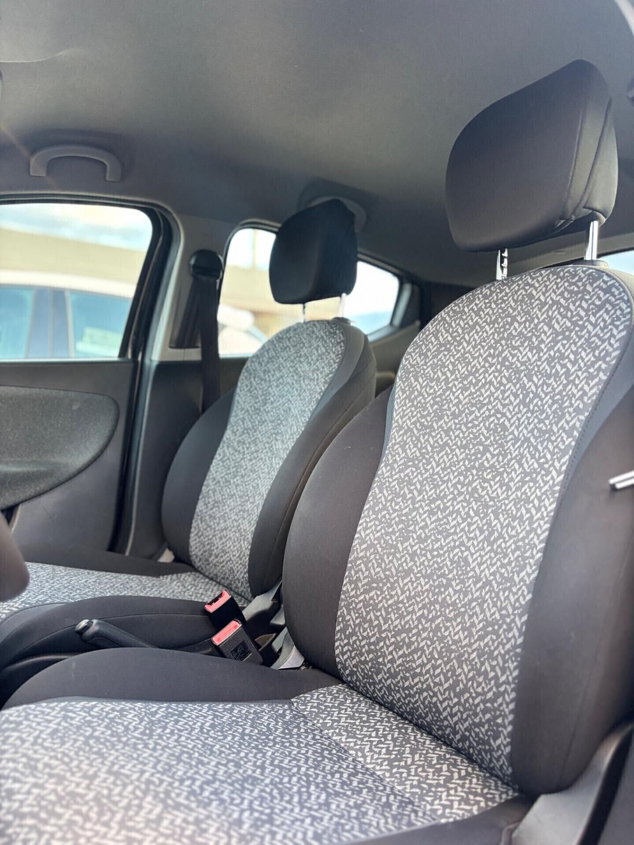 Lancia Ypsilon 1.0 FireFly 5 porte S&S Hybrid Silver