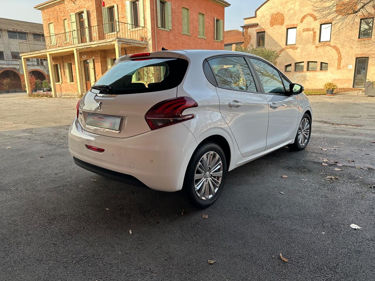 Peugeot 208 BlueHDi 100 S&S 5 porte Allure