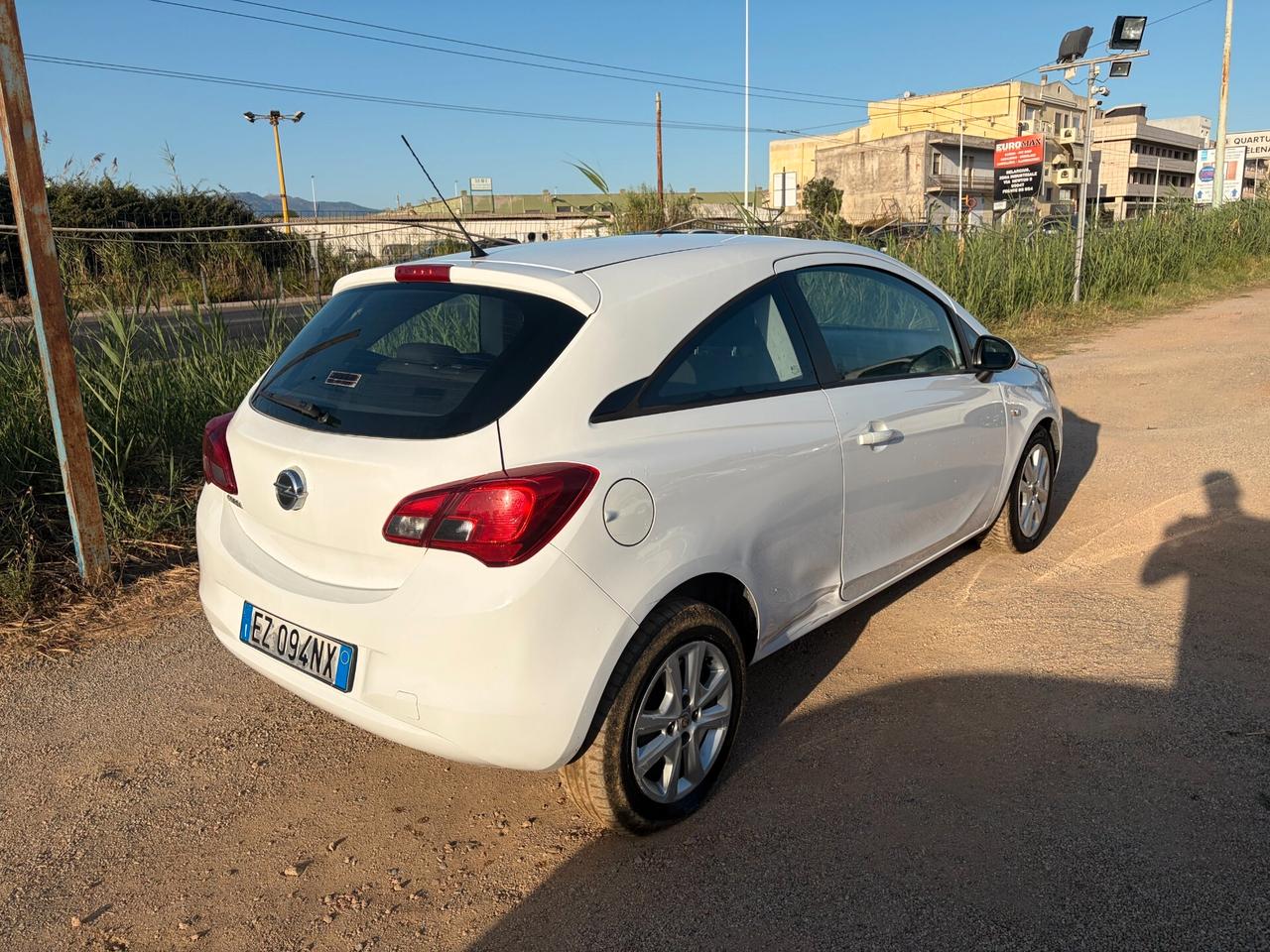 OPEL CORSA 1.2 69CV ANNO 2015 136.000 KM ADATTA NEOPATENTATI