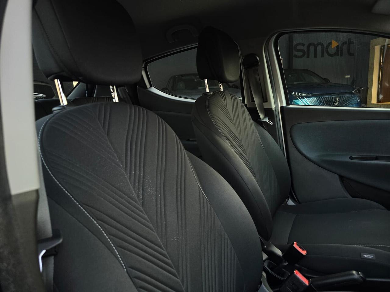 Lancia Ypsilon 1.0 FireFly 5 porte S&S Hybrid Ecochic Silver