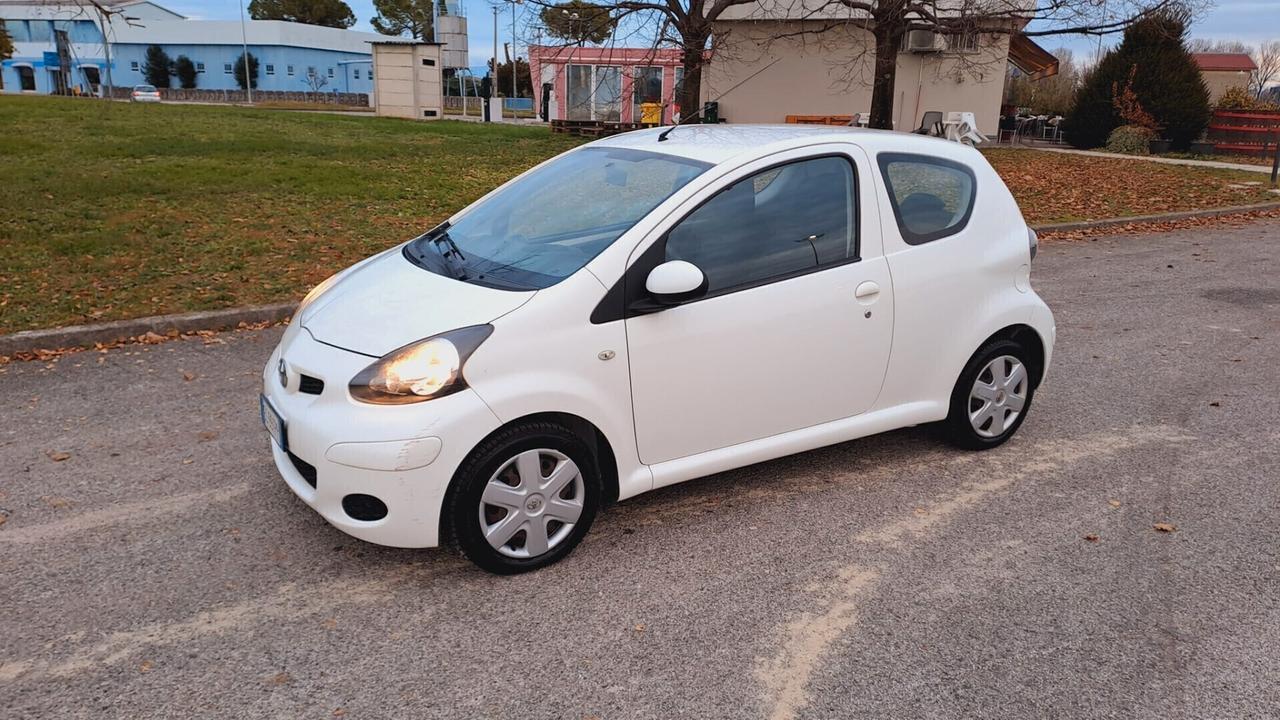 Toyota Aygo 1.4 diesel SOLO 120.000 KM UNICOPROPRIETARIO