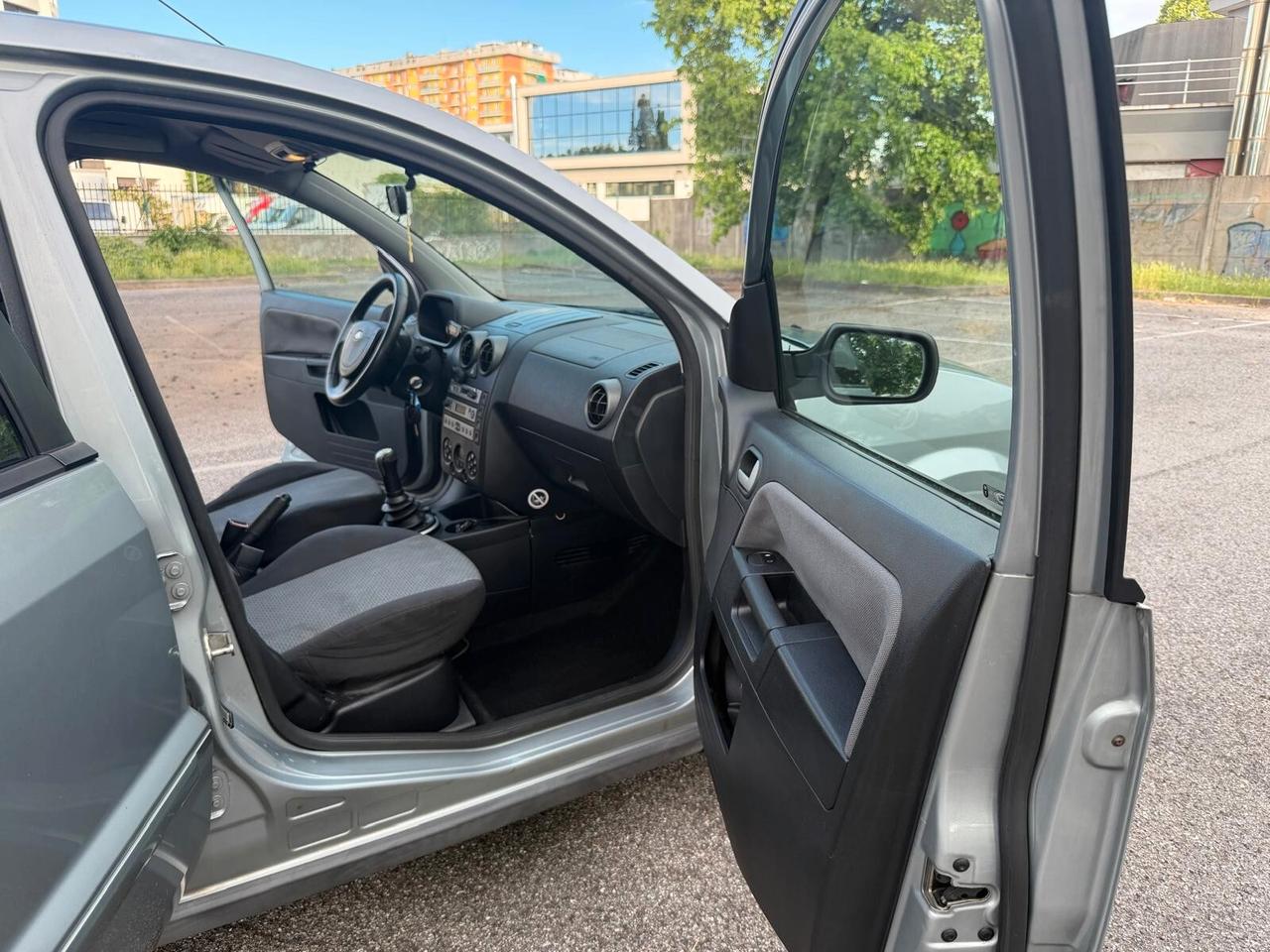 Ford Fusion 1.6 16V 5p. Leather