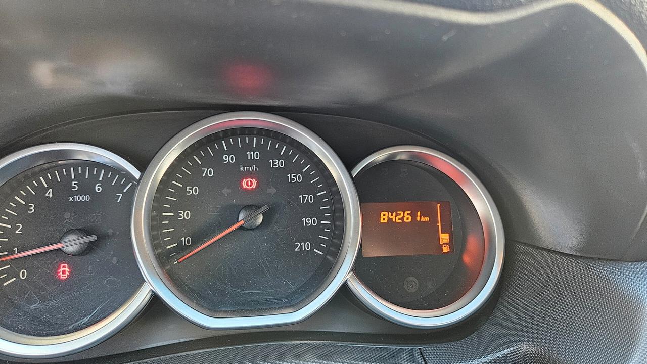 Dacia Duster 1.6 Laureate 4x2 NEOPATENTATI-NAVY-BLUETOOTH-SENSORI