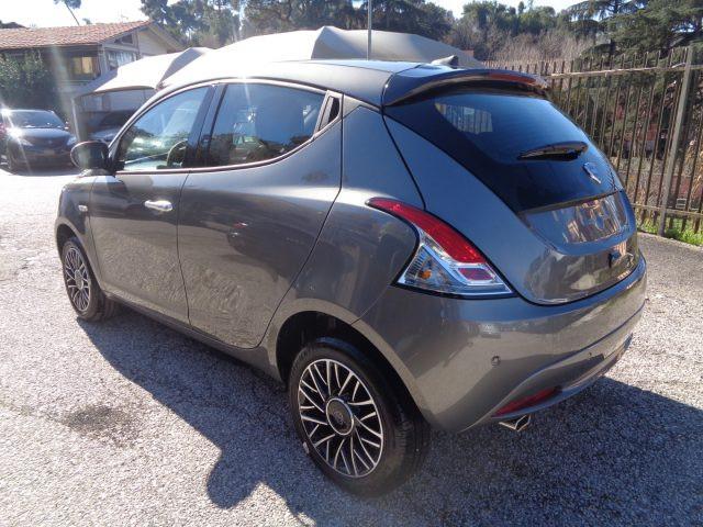 LANCIA Ypsilon 1000 HYBRID PLATINO 70CV CAM CARPLAY CERCHI ITALIA