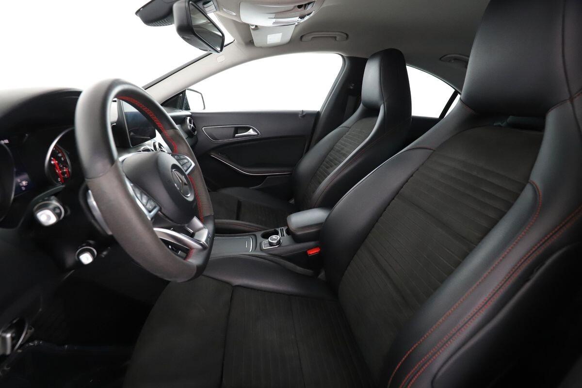 MERCEDES- BENZ CLA 200 D AMG PREMIUM
