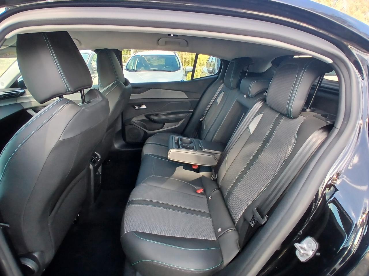 Peugeot 408 Hybrid 136 e-DCS6 Allure