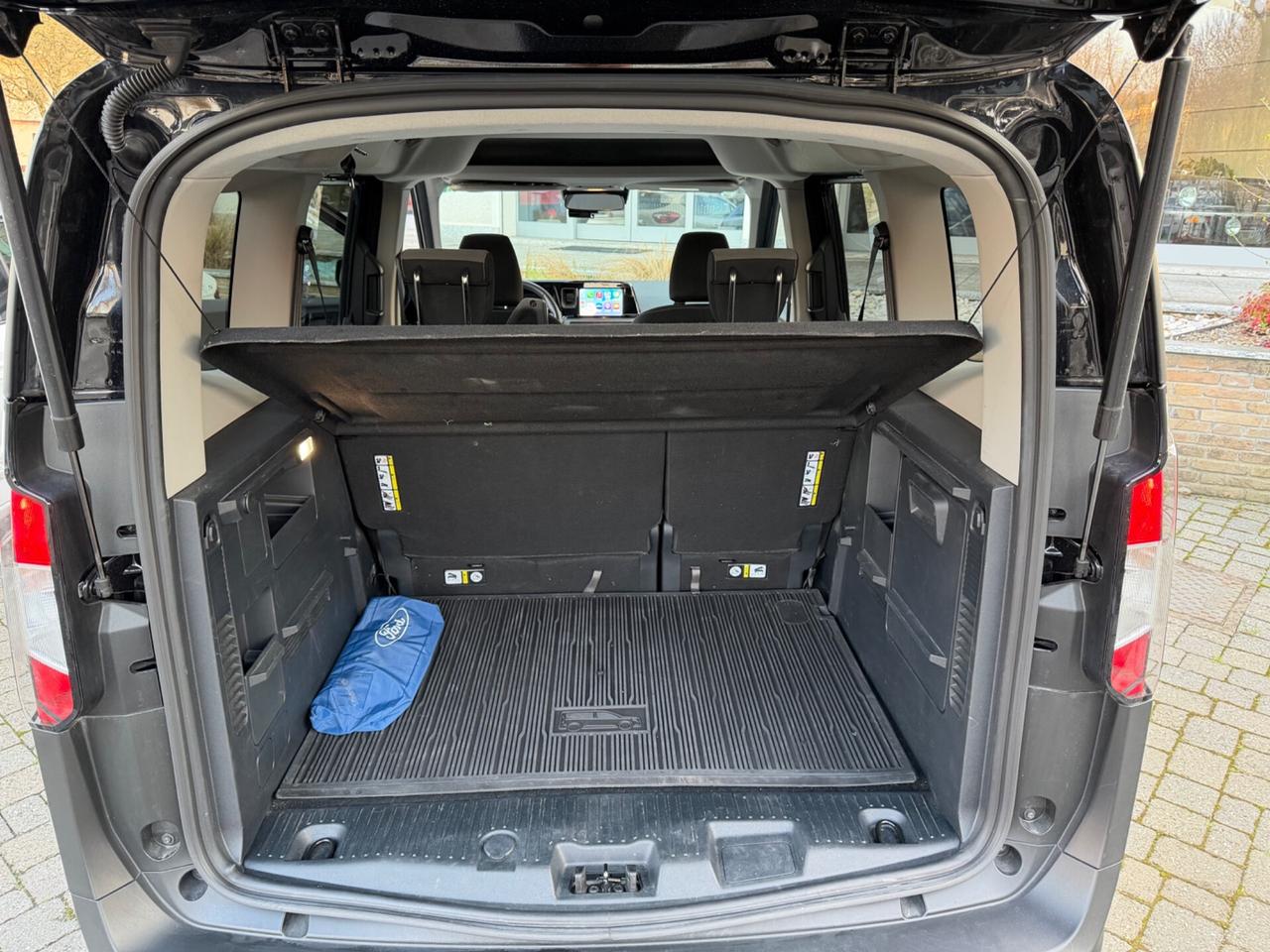Ford Tourneo Courier 1.0 EcoBoost Powershift Active