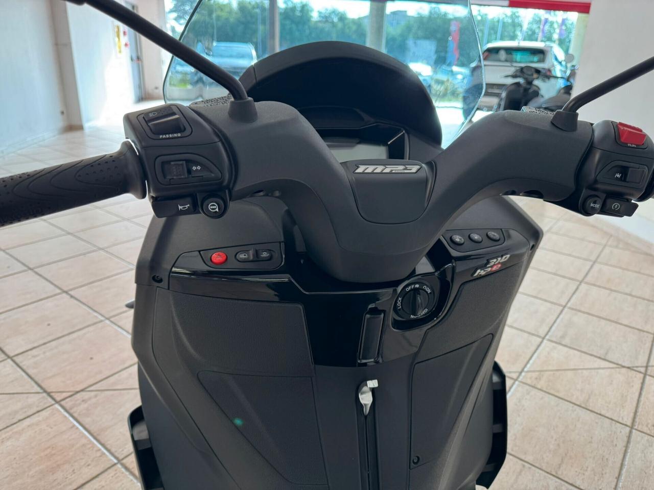 PIAGGIO MP3 310 TRICICLO 31 KM