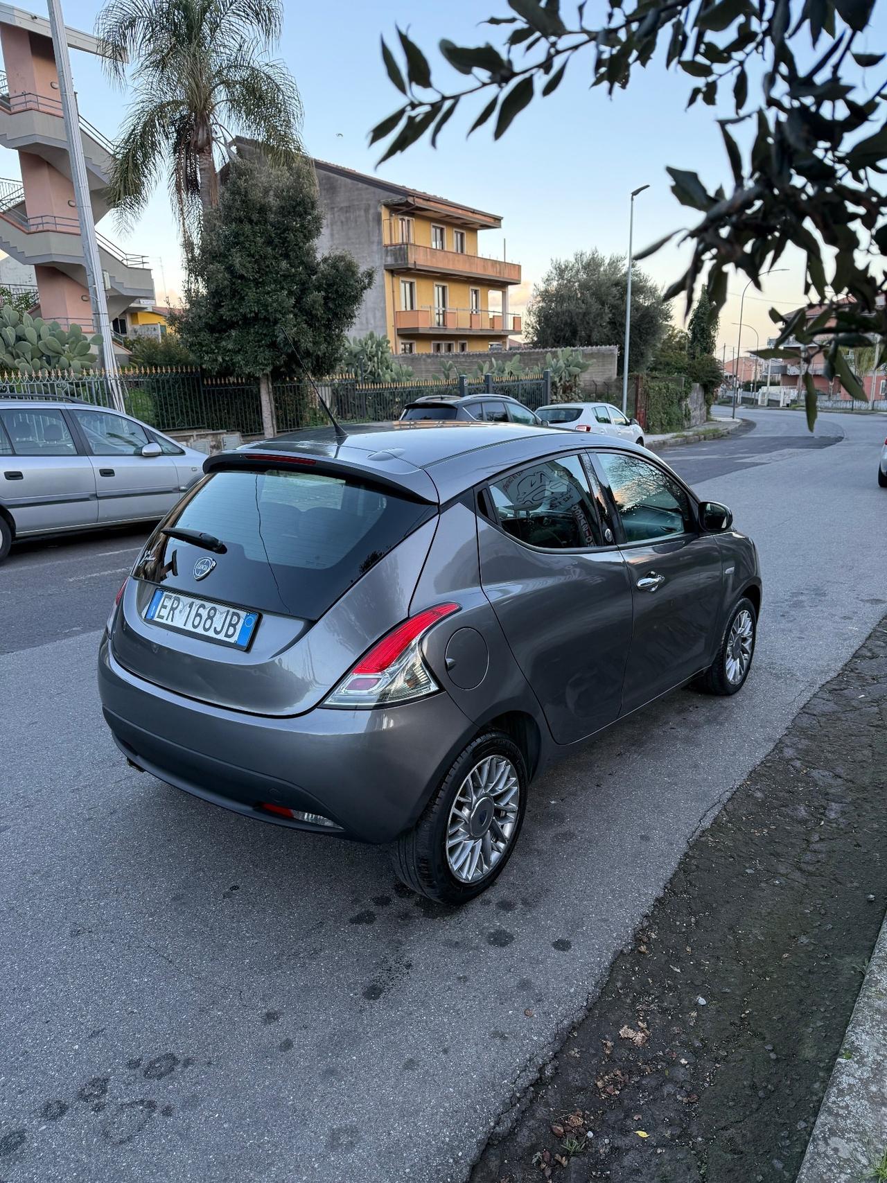 Lancia Ypsilon 1.2 69 CV 5 porte GPL Ecochic Platinum