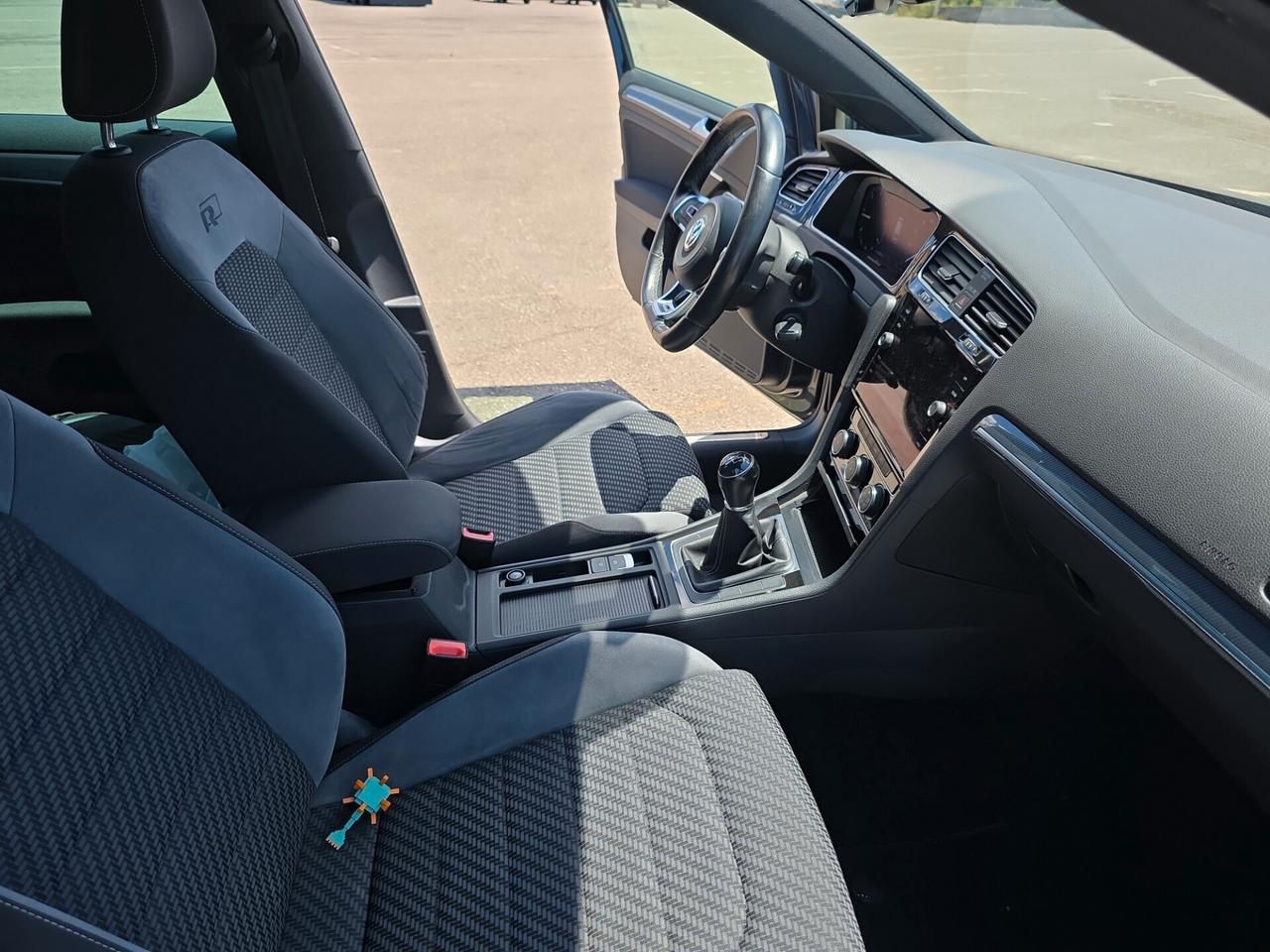 Volkswagen Golf 7.5 R-Line 1.6tdi VIRTUAL FARI LED