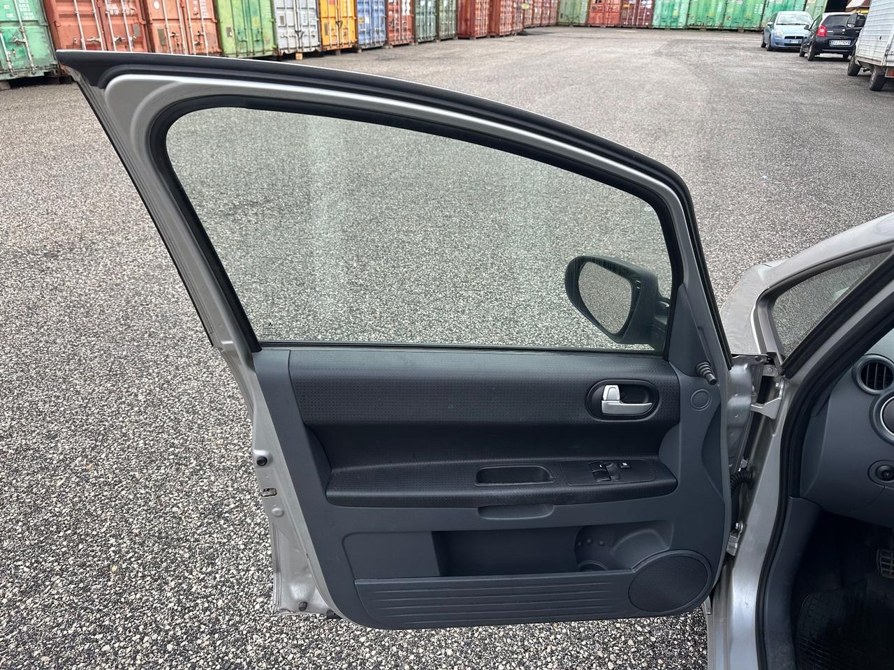 Mitsubishi Colt 1.1 12V 5p. Sound Climatic AUTOCARRO GPL