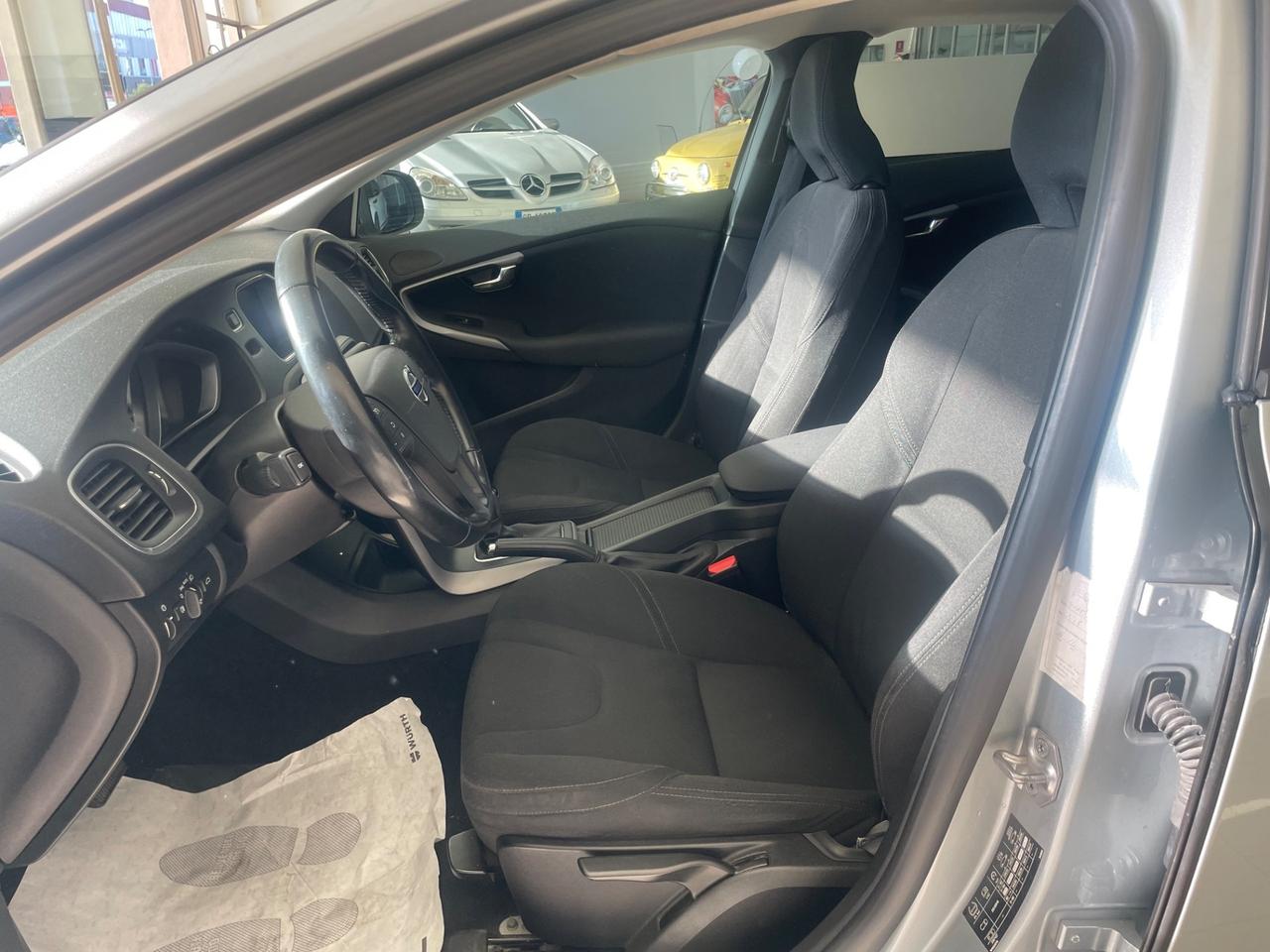 Volvo V40 Cross Country D4 Geartronic Momentum - Nessun vincolo -