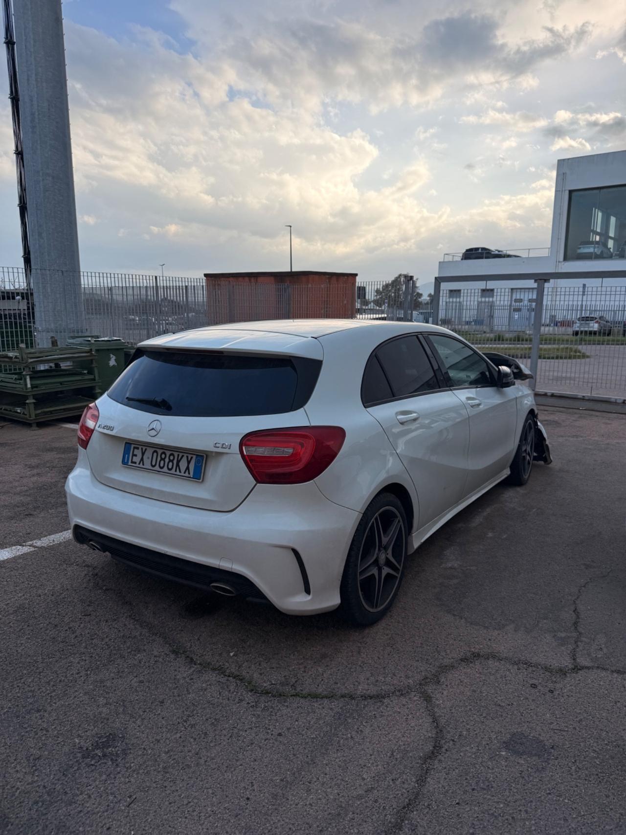 Mercedes-benz A 200 Premium SINISTRATA
