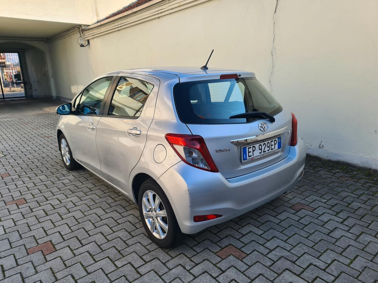 Toyota Yaris 1.0 5 porte Lounge - km certif.
