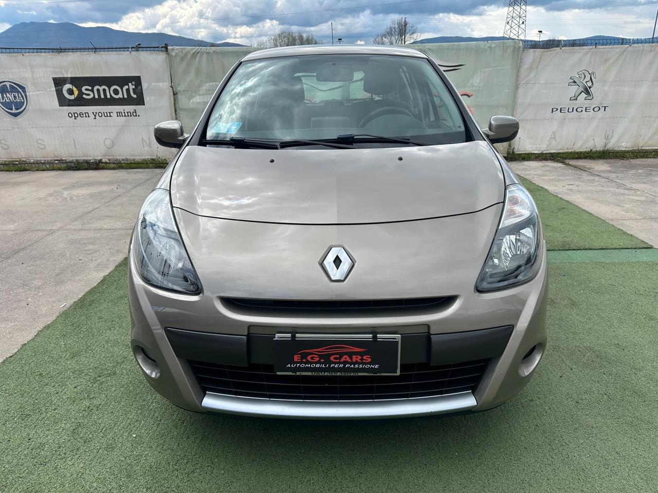 Renault Clio 5P*1.2*16V*LUXE*NAVI*CRUISE*SOLO 38.000KM*