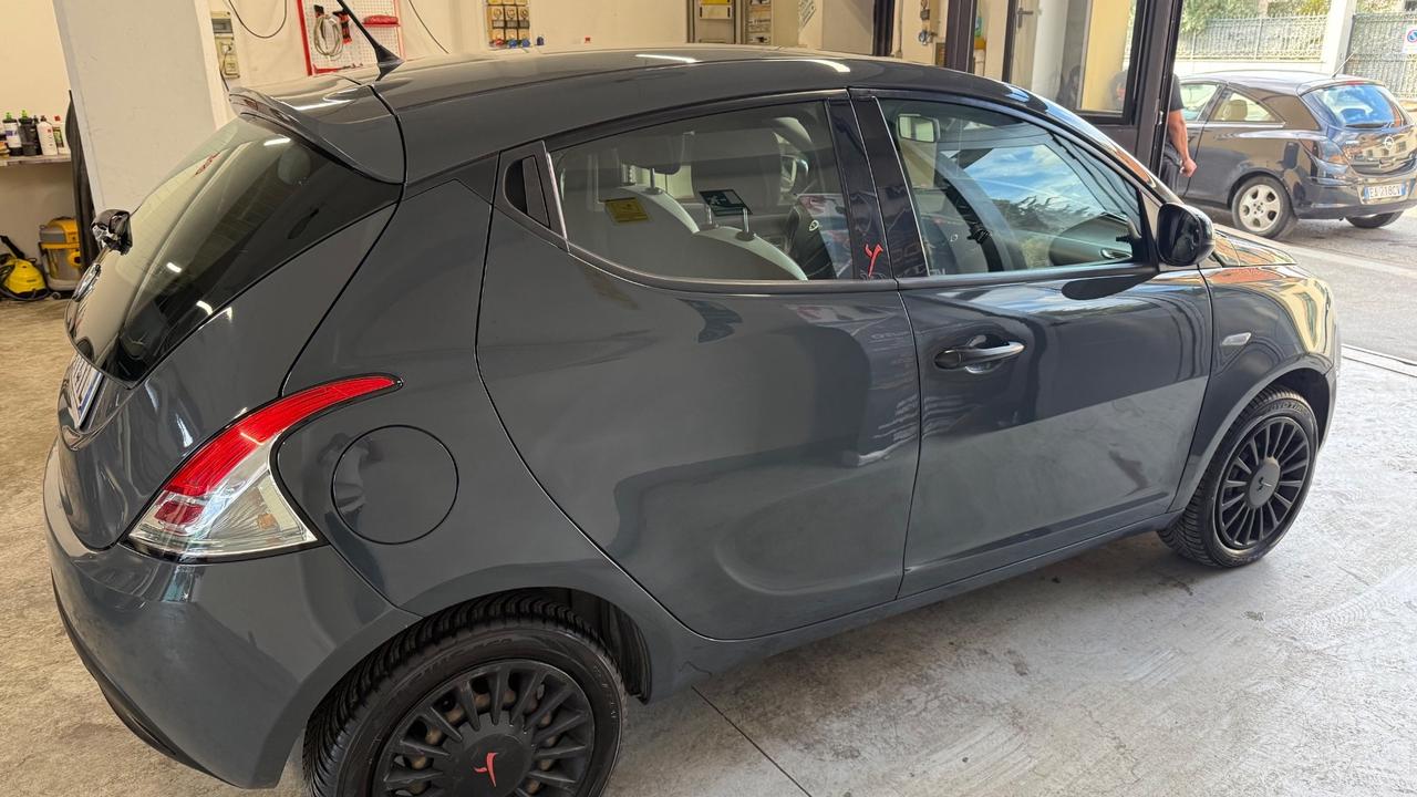 Lancia Ypsilon 1.2 69 CV 5 porte GPL Ecochic Gold