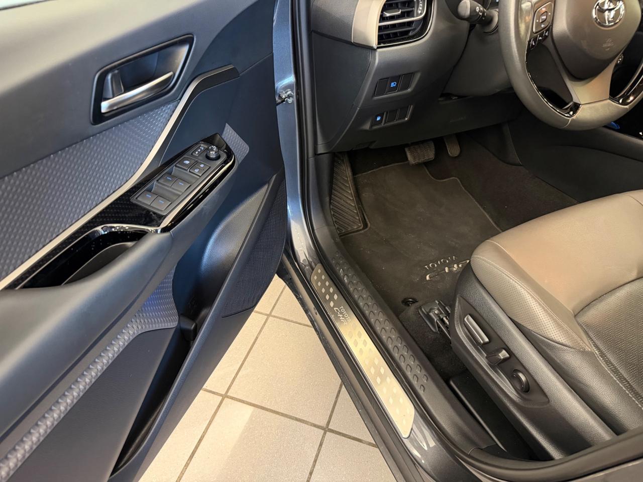 Toyota C-HR 2.0 Hybrid Lounge e - cvt 184cv