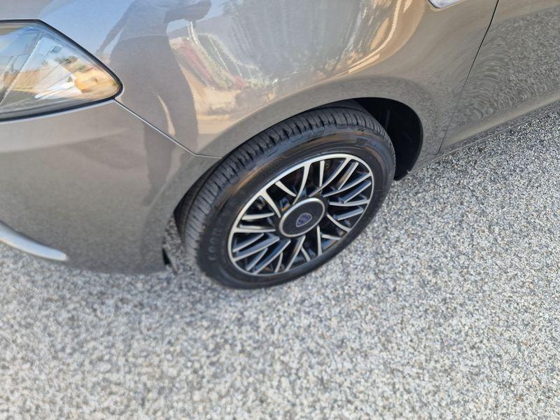 LANCIA Ypsilon 1.0 firefly hybrid Platino s&s 70cv