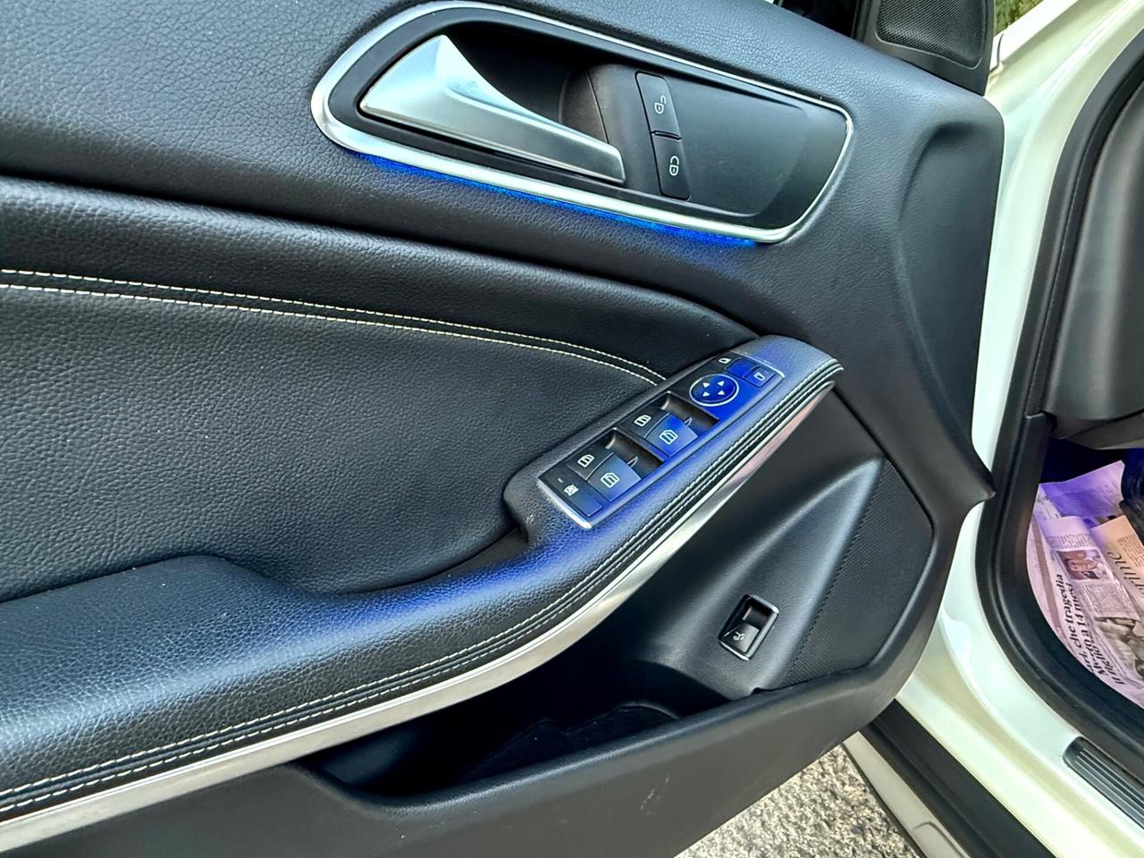 MERCEDES- BENZ GLA 200 D AUTOMATIC SPORT