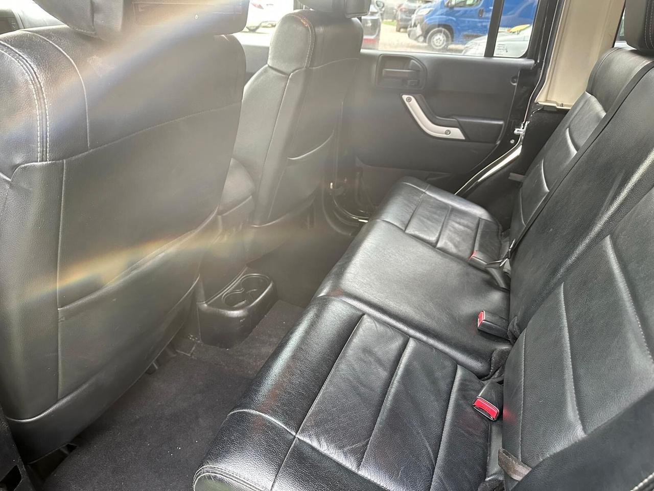 Jeep Wrangler Unlimited 2.8 CRD DPF Sahara Auto