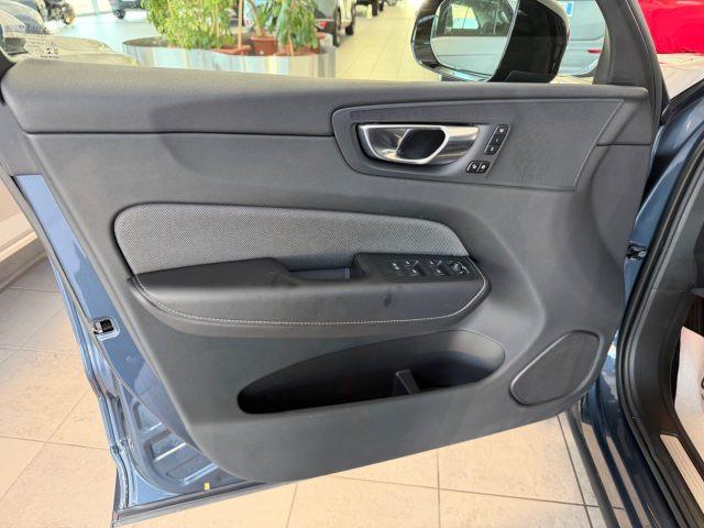 VOLVO XC60 B4 (d) AWD automatico Plus Dark