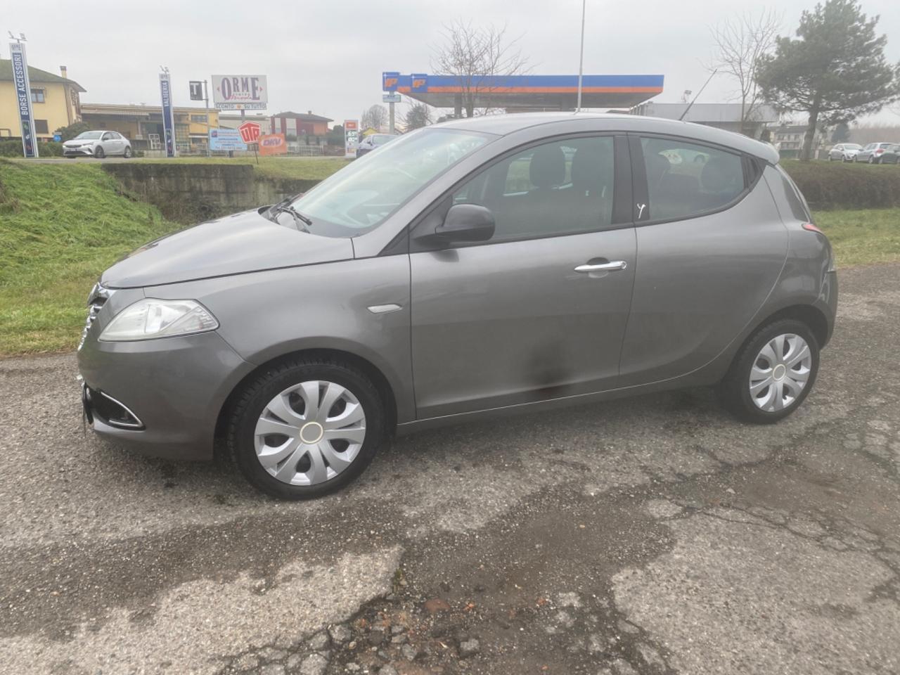 Lancia Ypsilon 1.2 69 CV 5 porte S&S Silver