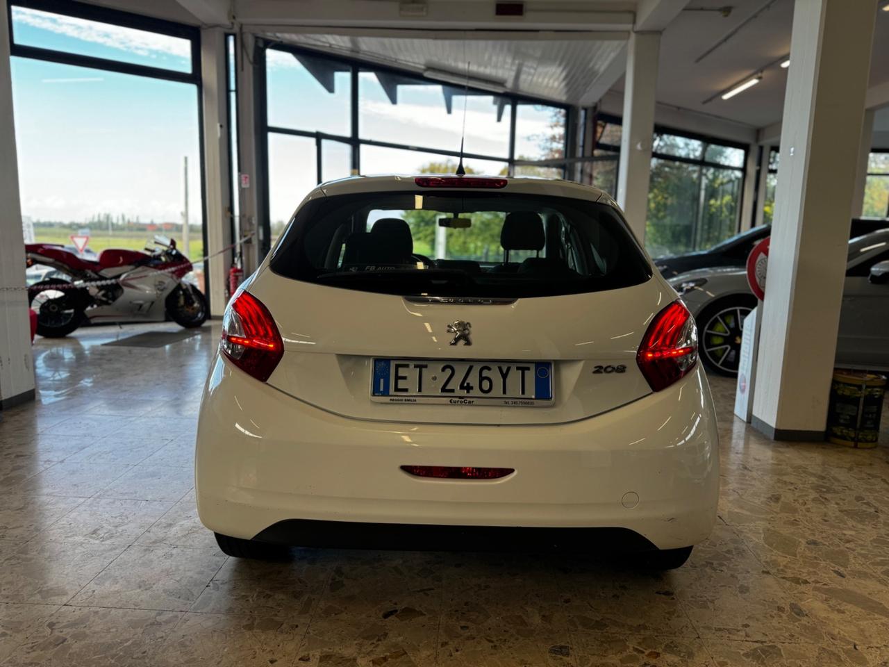 Peugeot 208 1.4 HDi 68 CV 12/2013 Neopatentati Euro 5B