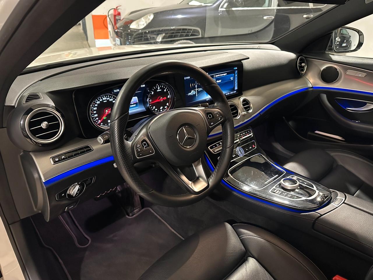 Mercedes-benz E 200 D Auto Sport Cerchi da 19' - LUCI 64 COLORI CRUISE ADATTIVO