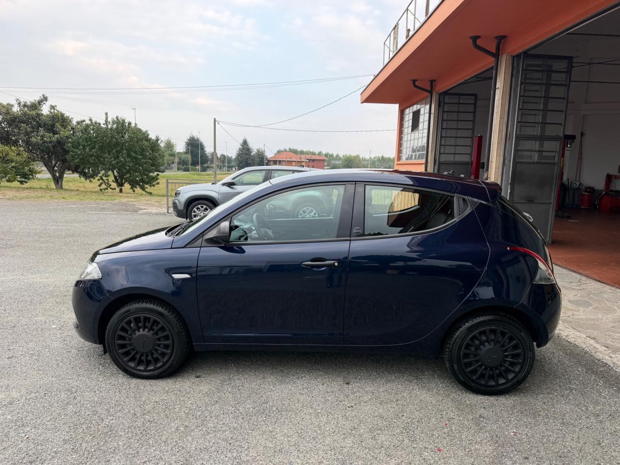 Lancia Ypsilon 1.0 Hybrid Silver