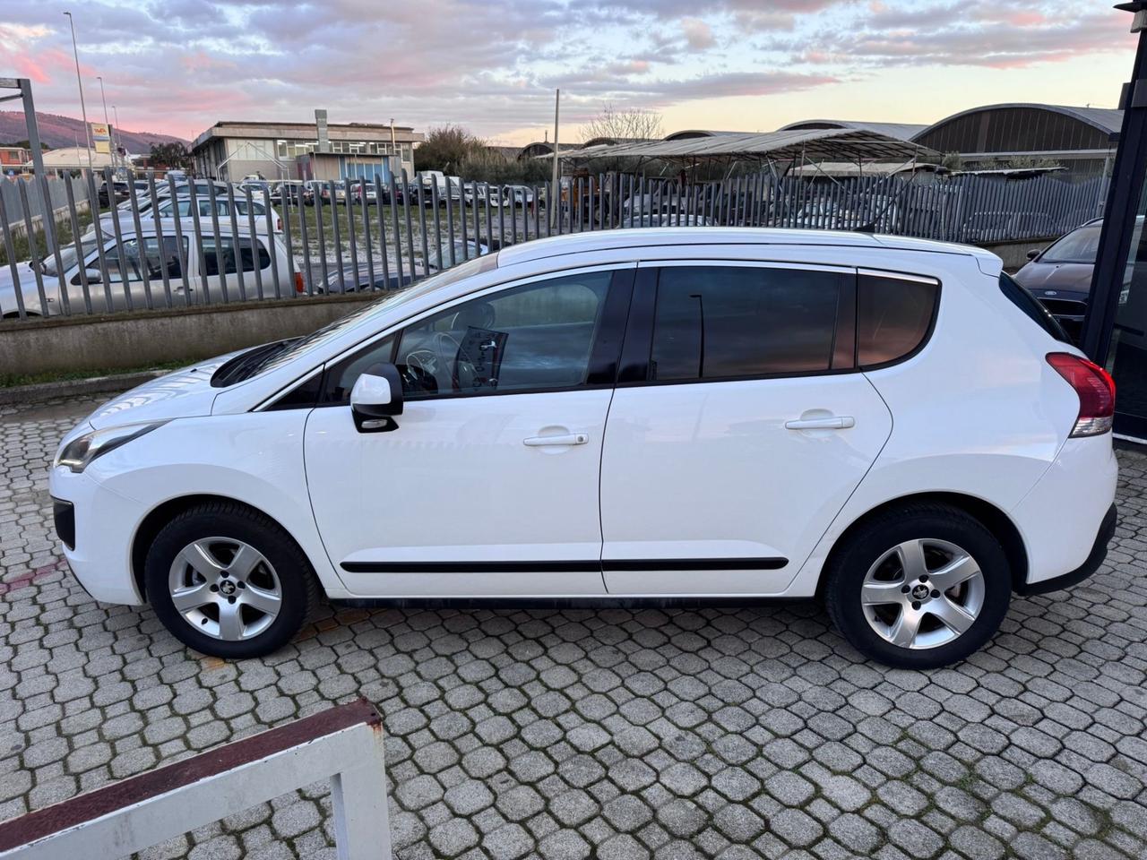 Peugeot 3008 1.6 HDi 115CV Business