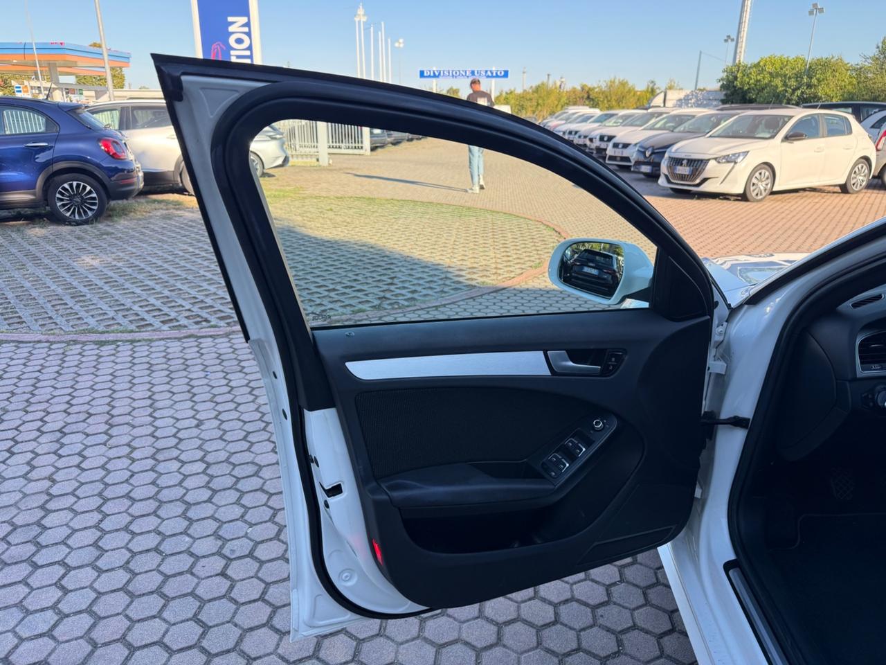 Audi A4 Avant 2.0 TDI 177CV s-line interno/esterno
