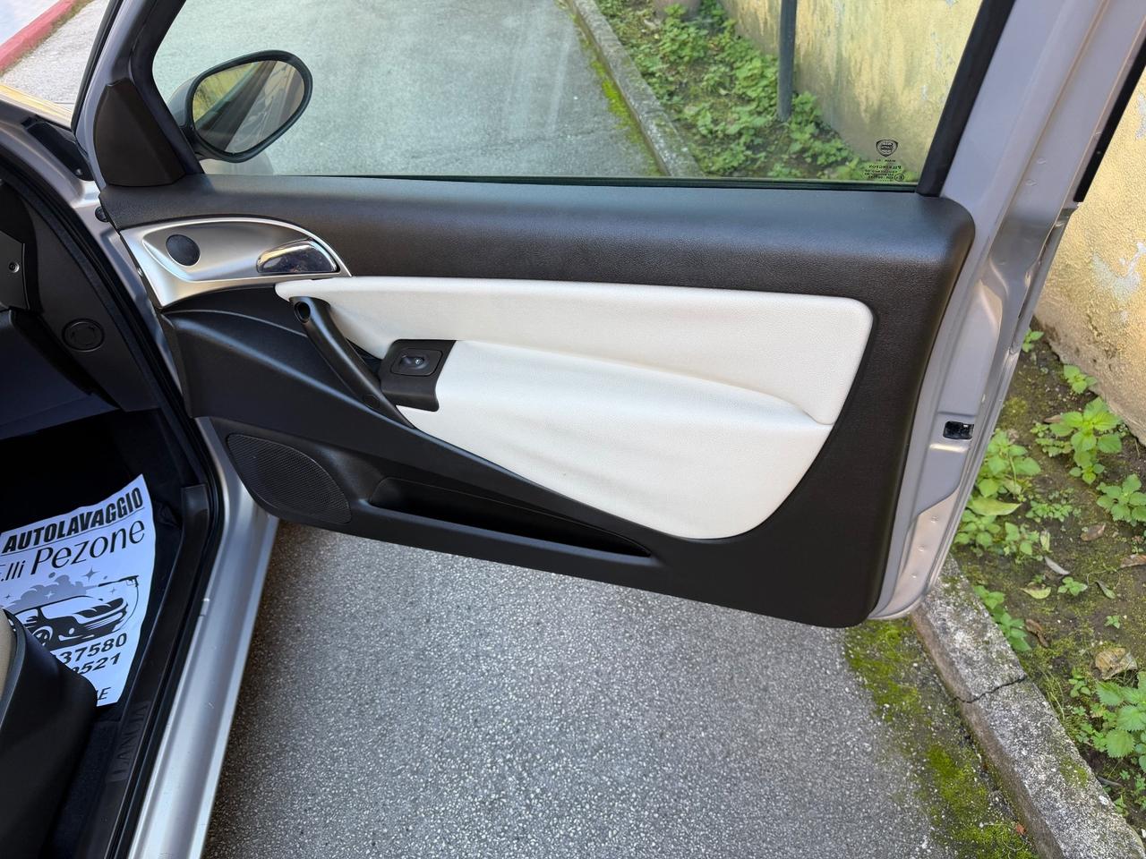 Lancia Ypsilon 1.3 MJT 90 CV Blue&Me