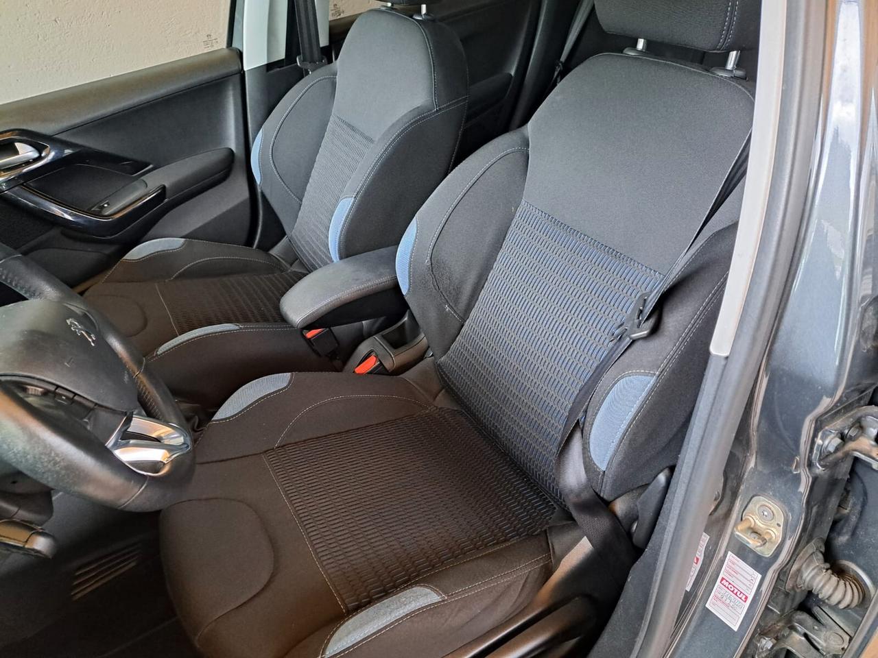 Peugeot 208 1.4 HDi 68 CV 5 porte Allure