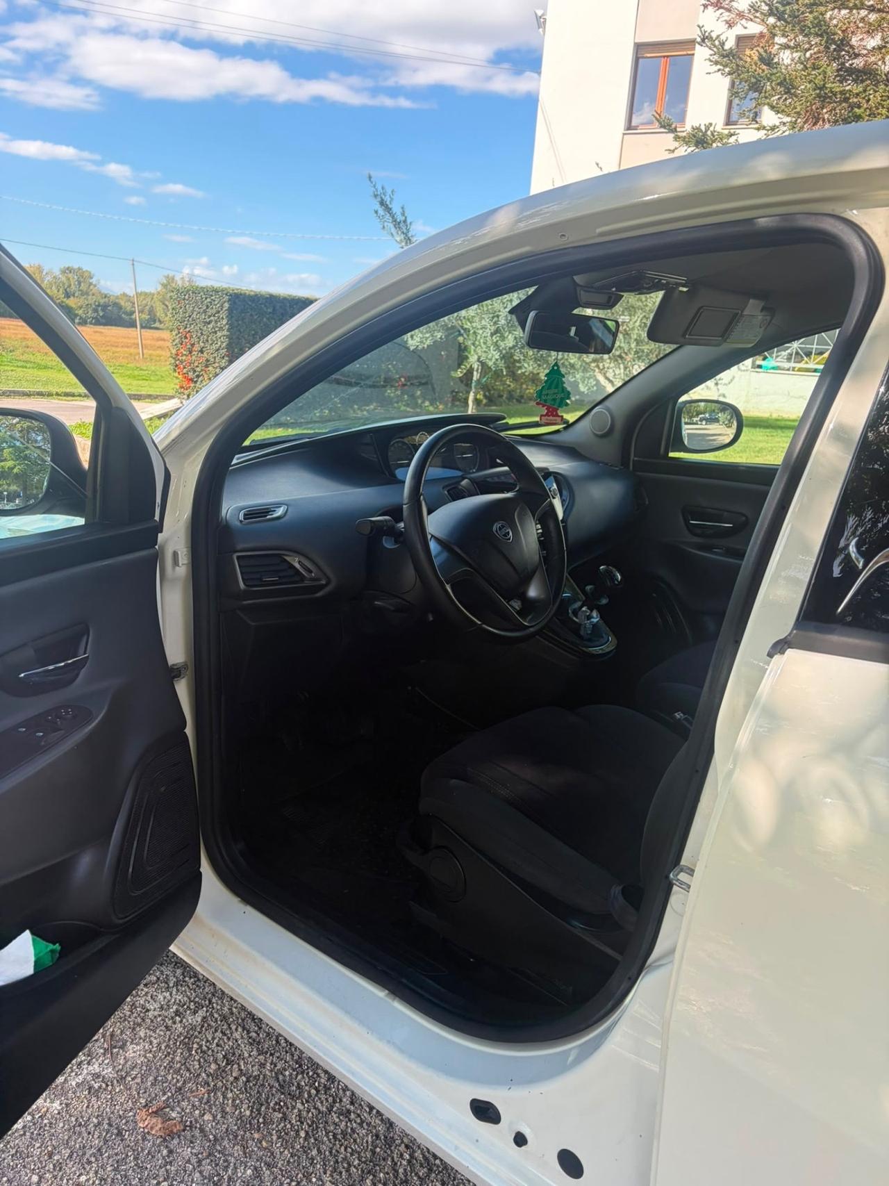 Lancia Ypsilon 1.2 elefantino