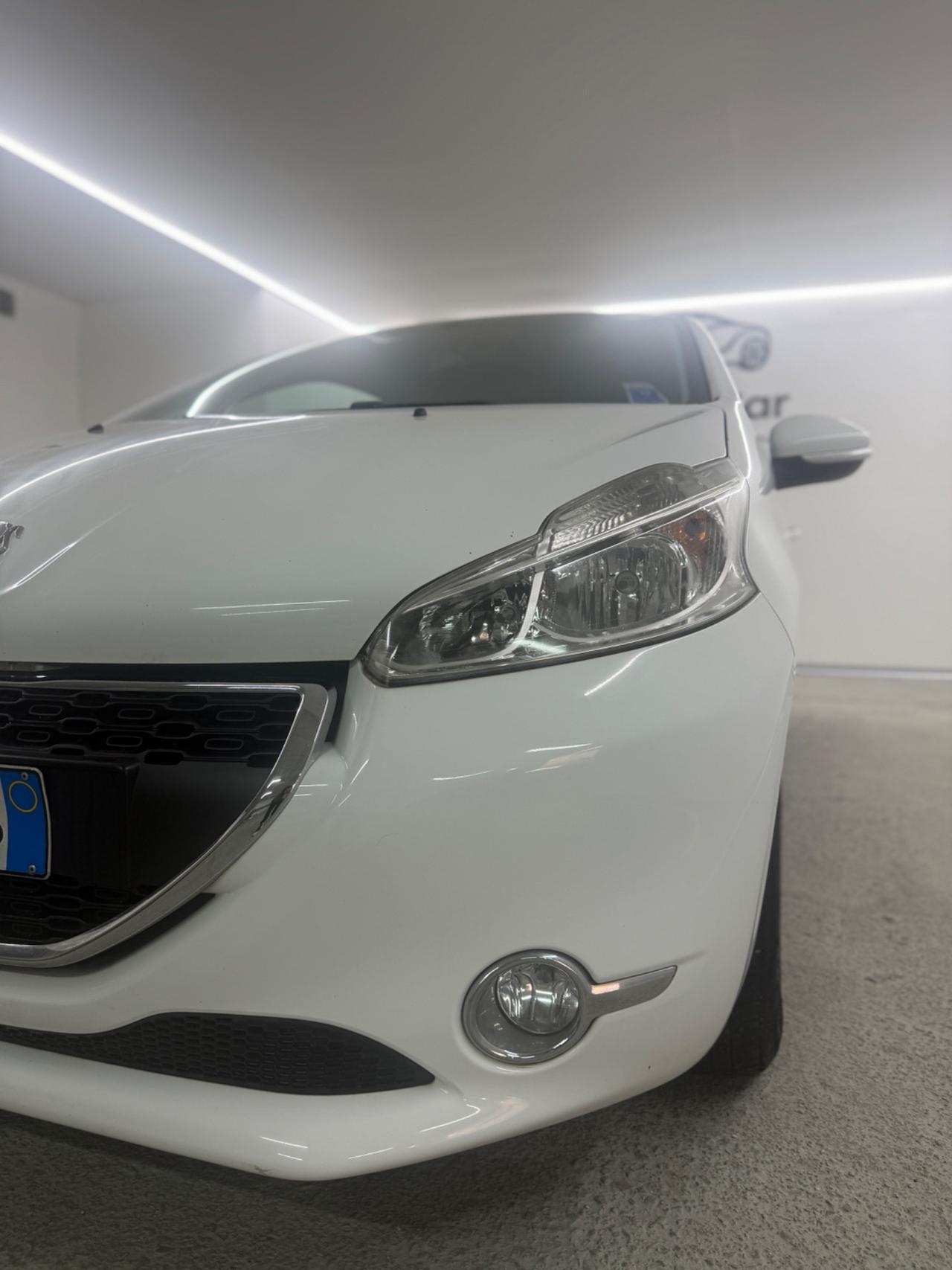 PEUGEOT 208 (anno 2015)