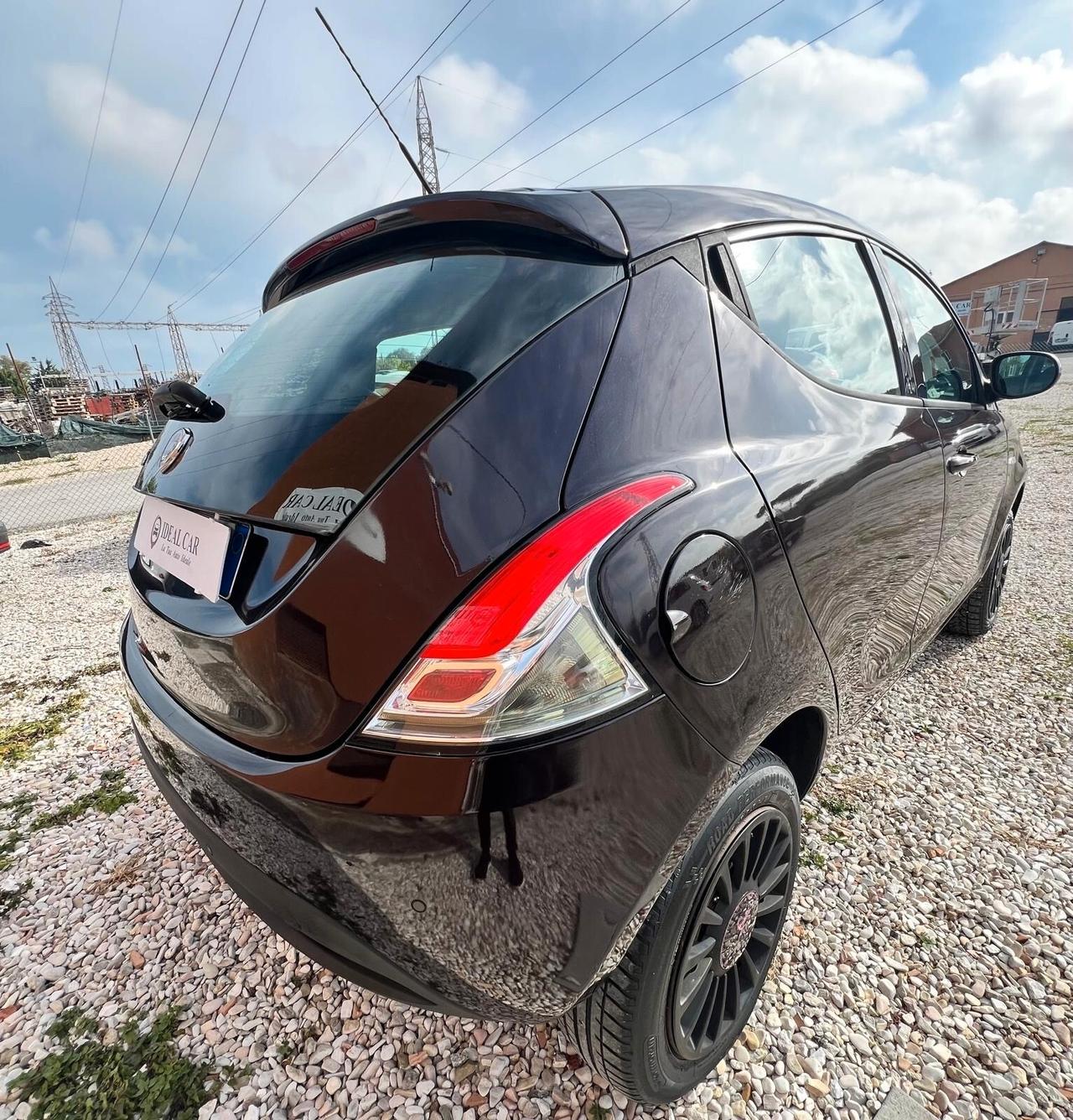 Lancia Ypsilon 0.9 TwinAir 85 CV 5 porte Metano Ecochic Gold