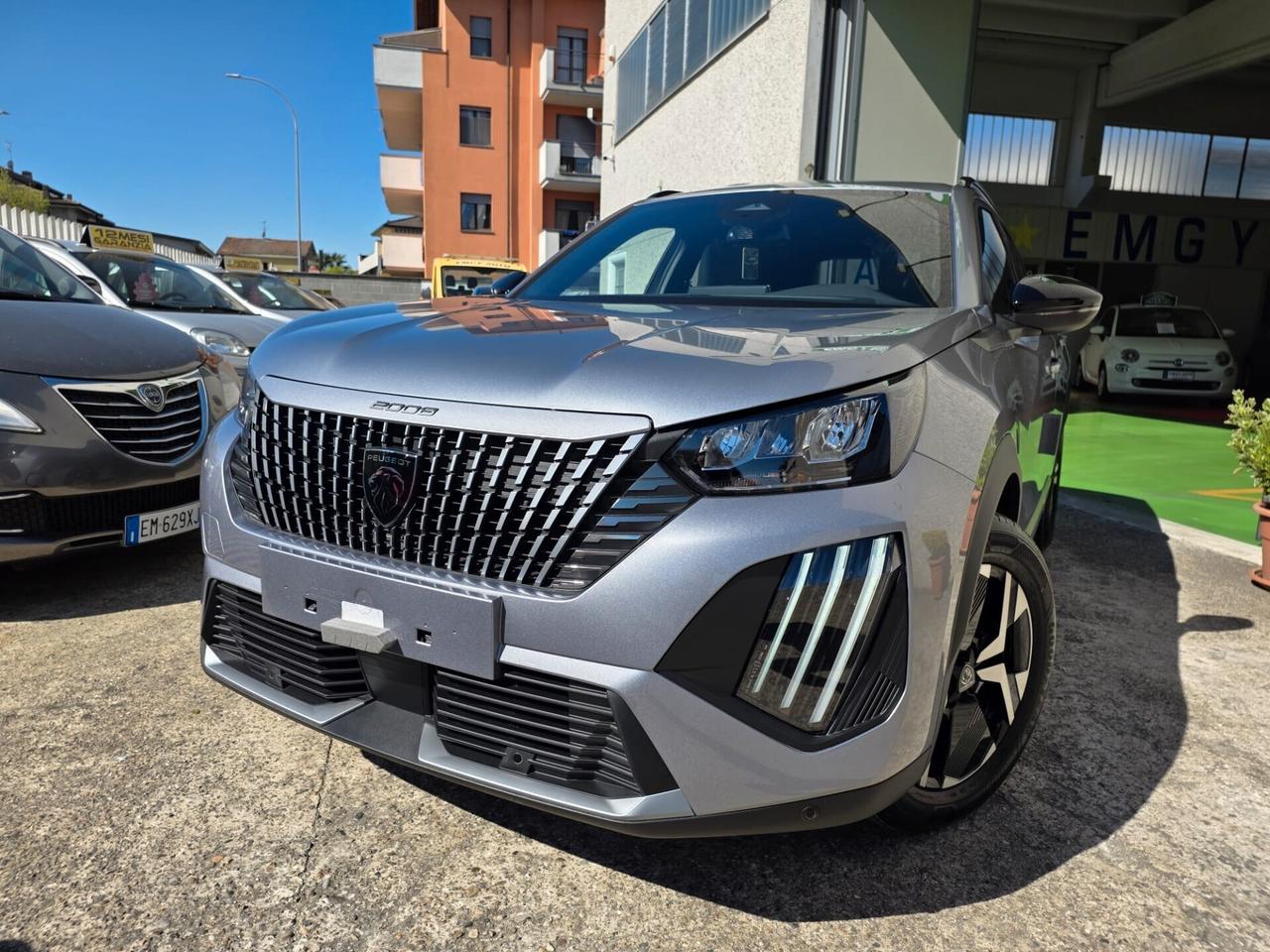 Peugeot 2008 Puretech 100cv. Allure 1.2 b. KM. 0