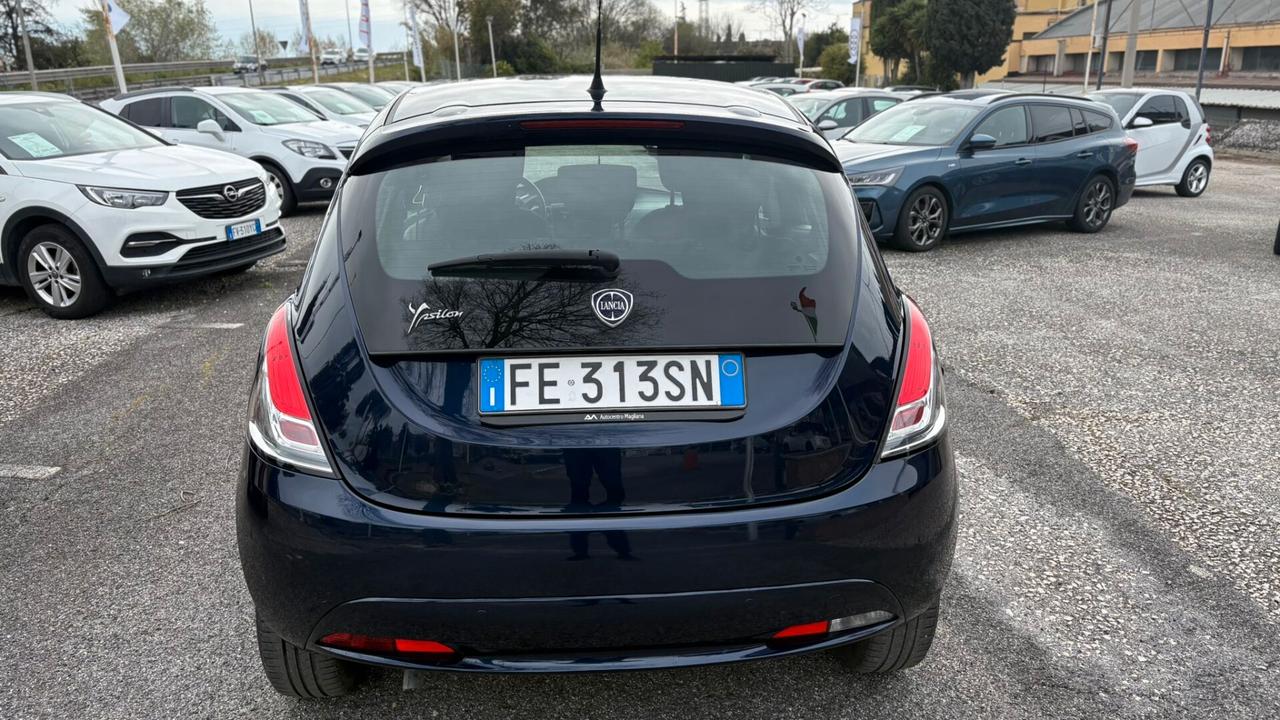 Lancia Ypsilon 1.2 69 CV 5 porte Silver