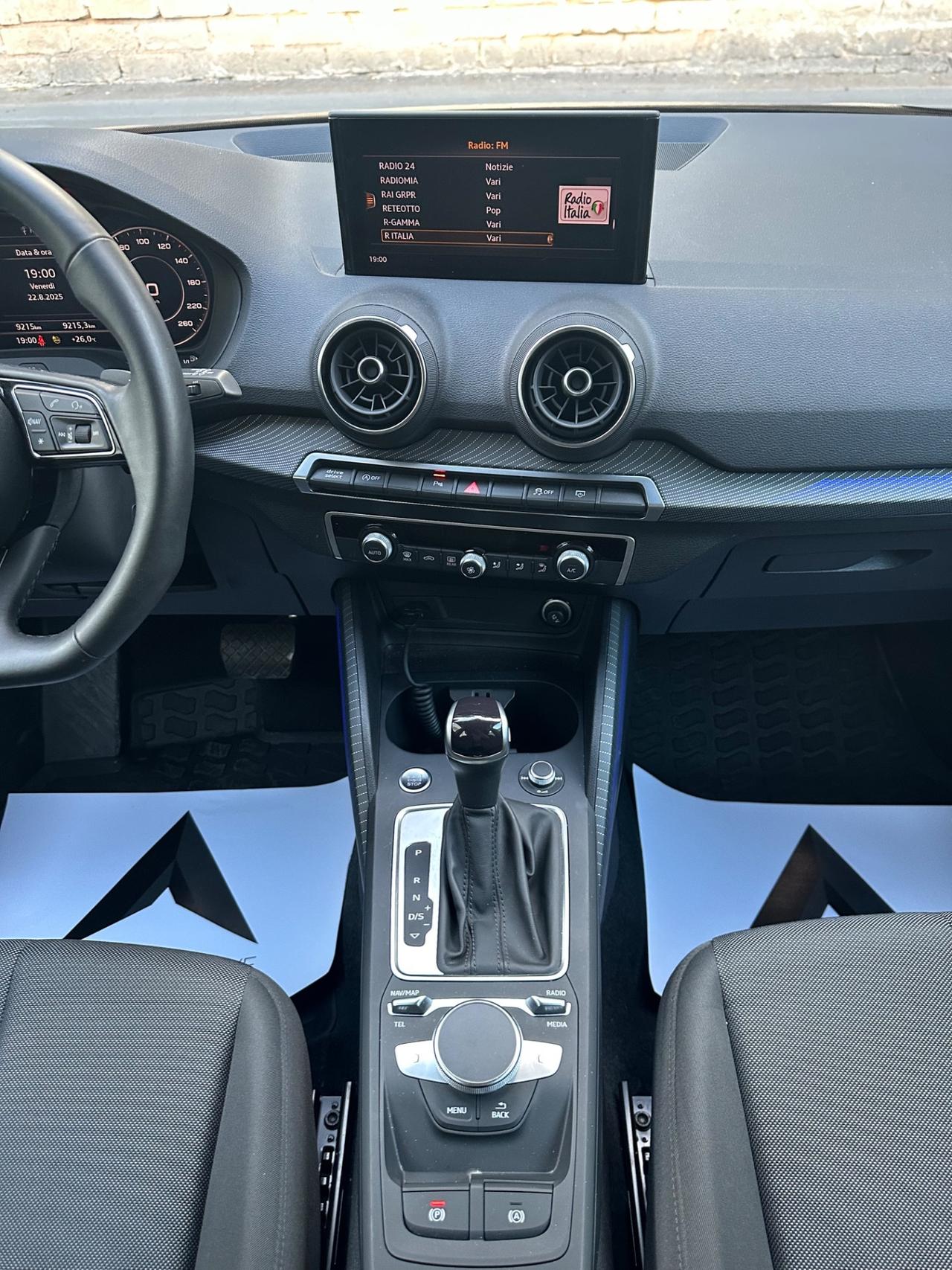 Audi Q2 30 TDI S tronic Identity Black